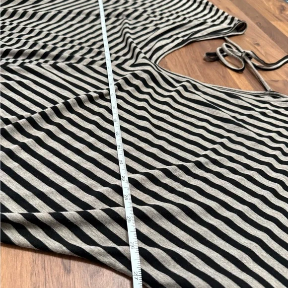 Black and tan Striped V-Neck Top - Picture 7 of 8